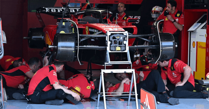 Ferrari SF-23 garage F1