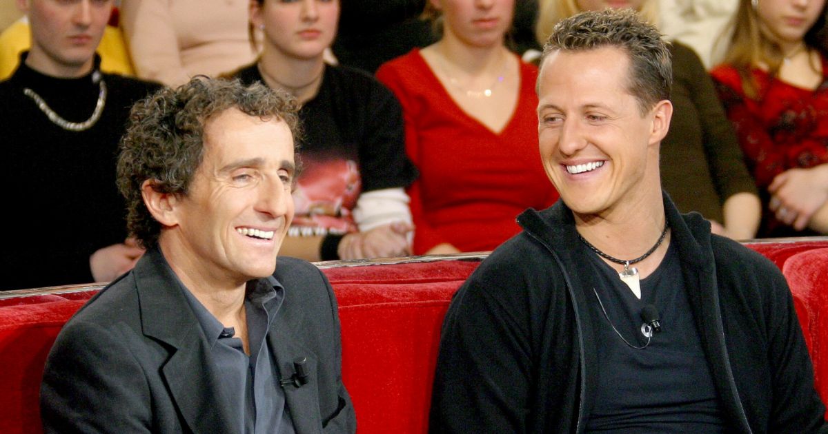 Alain Prost et Michael Schumacher sur le plateau de Vivement dimanche en 2004. - Purepeople