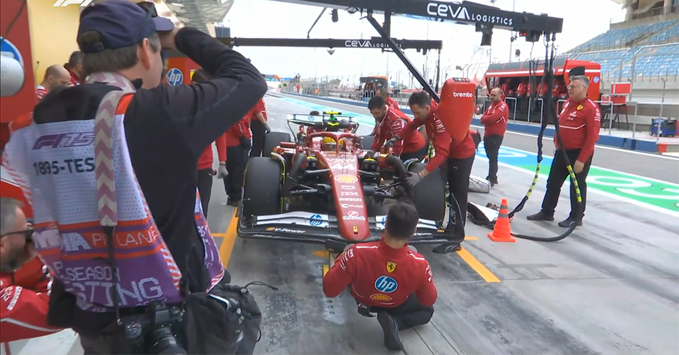 Lewis Hamilton, Ferrari SF-25, pit stop, tire